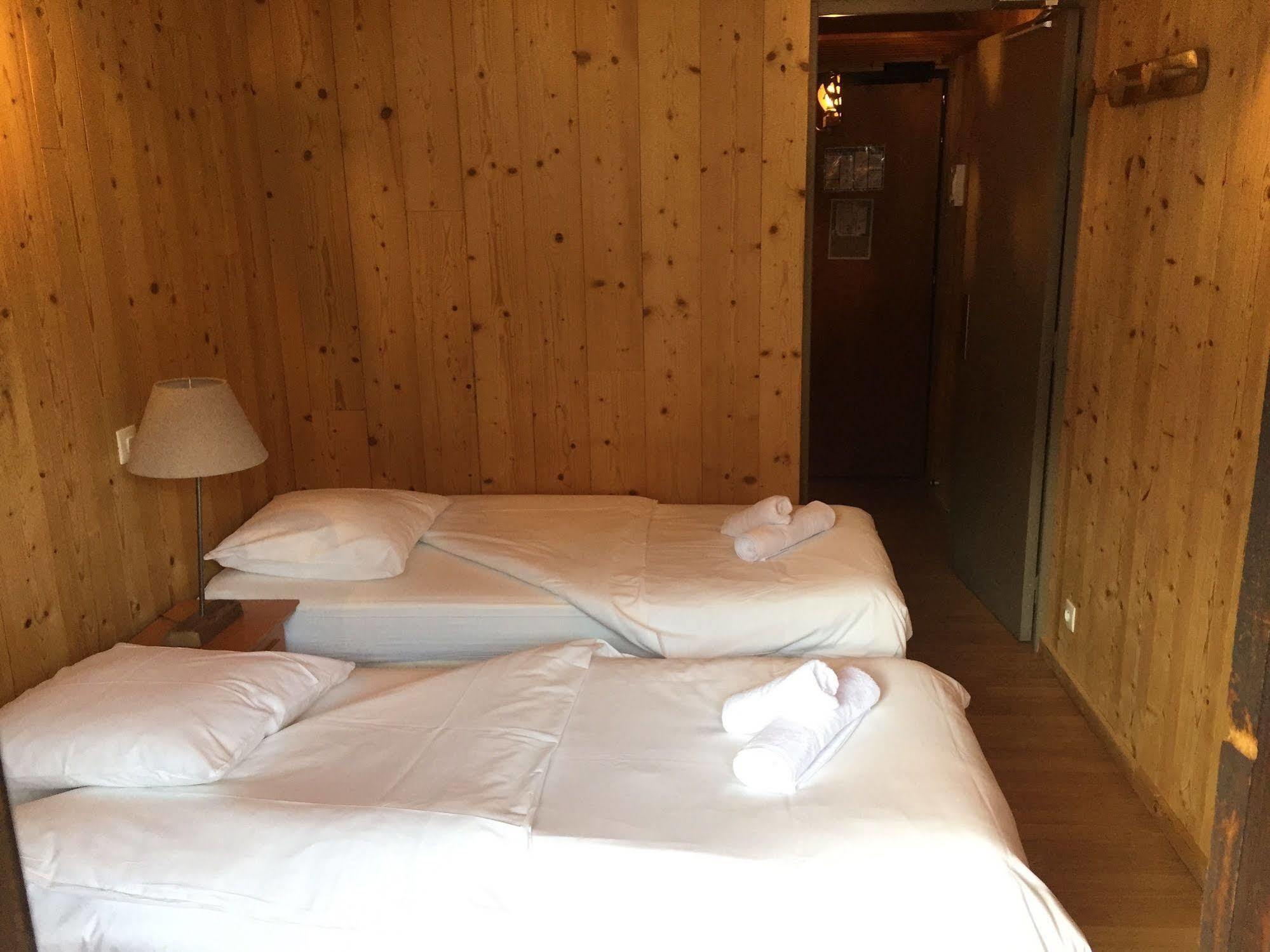 Hotel Les Combelles Châtel Eksteriør bilde