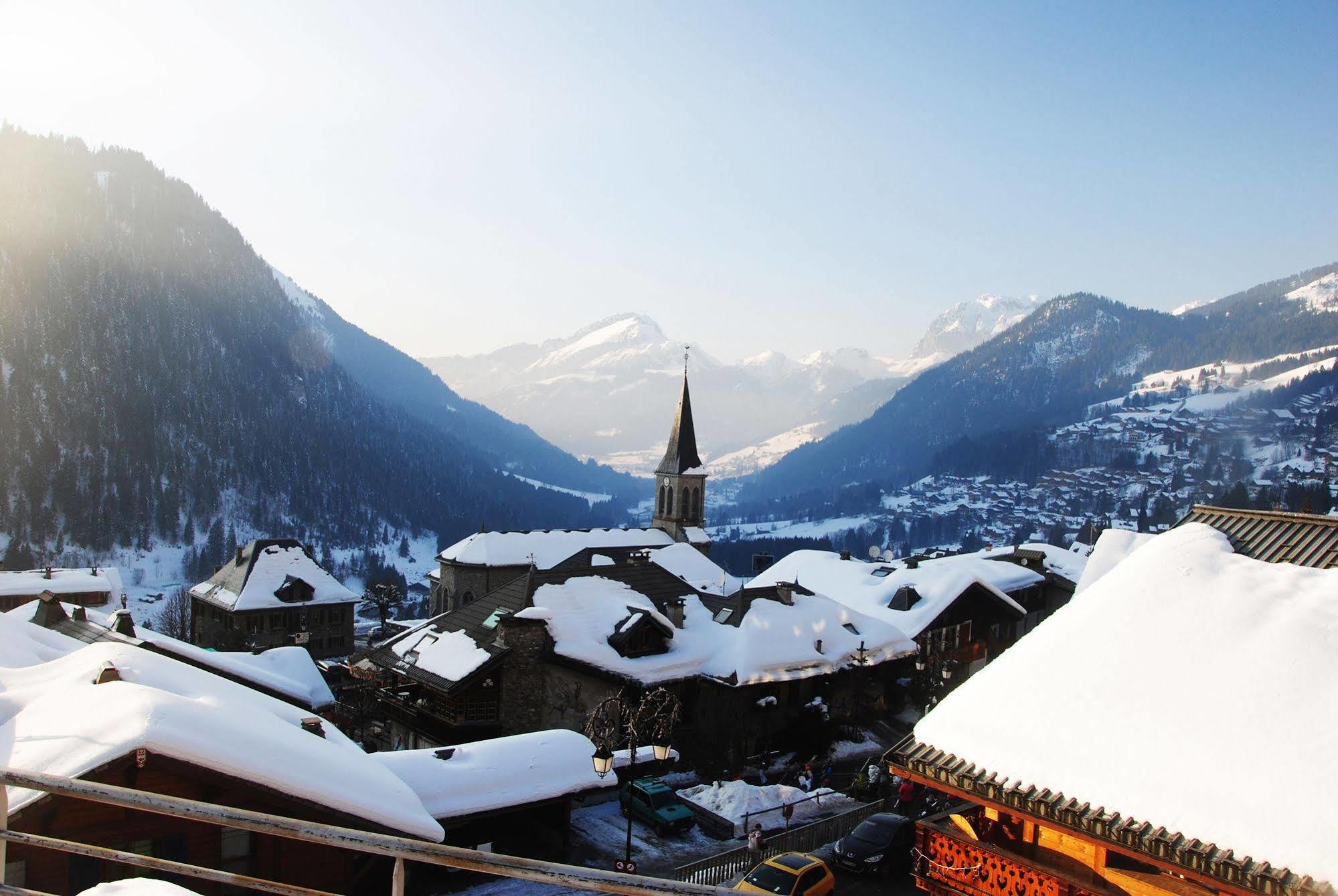 Hotel Les Combelles Châtel Eksteriør bilde