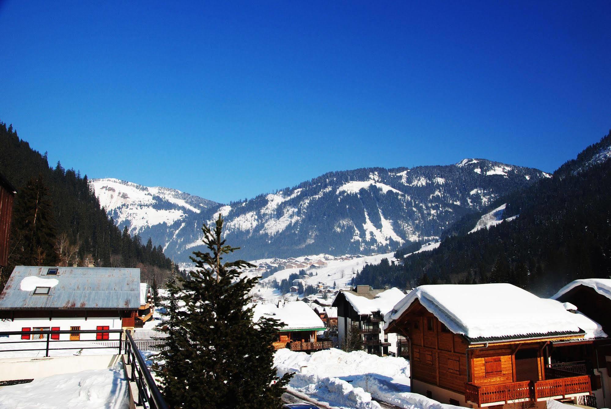 Hotel Les Combelles Châtel Eksteriør bilde