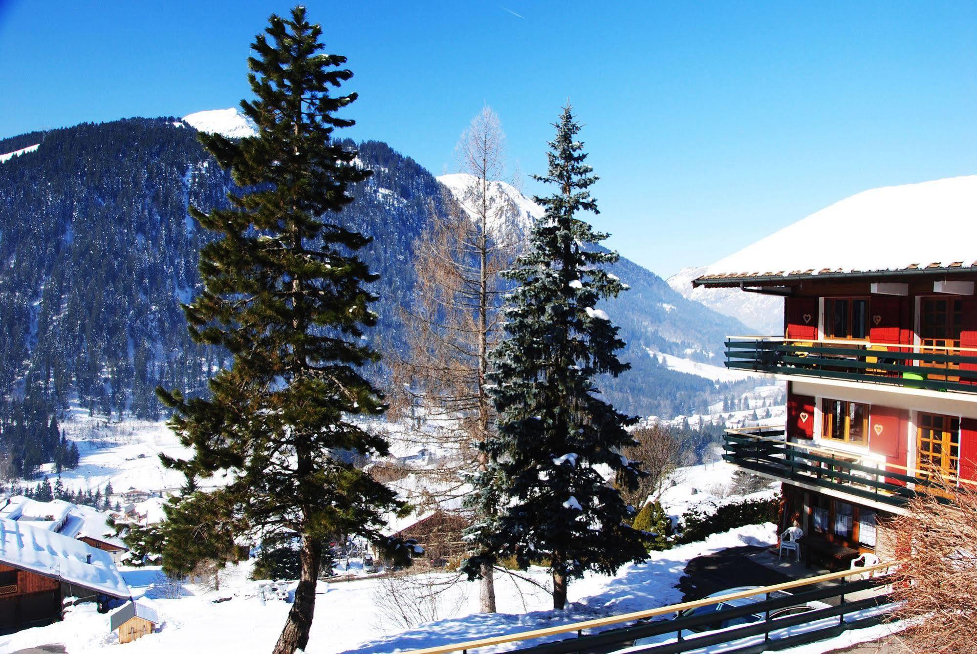 Hotel Les Combelles Châtel Eksteriør bilde