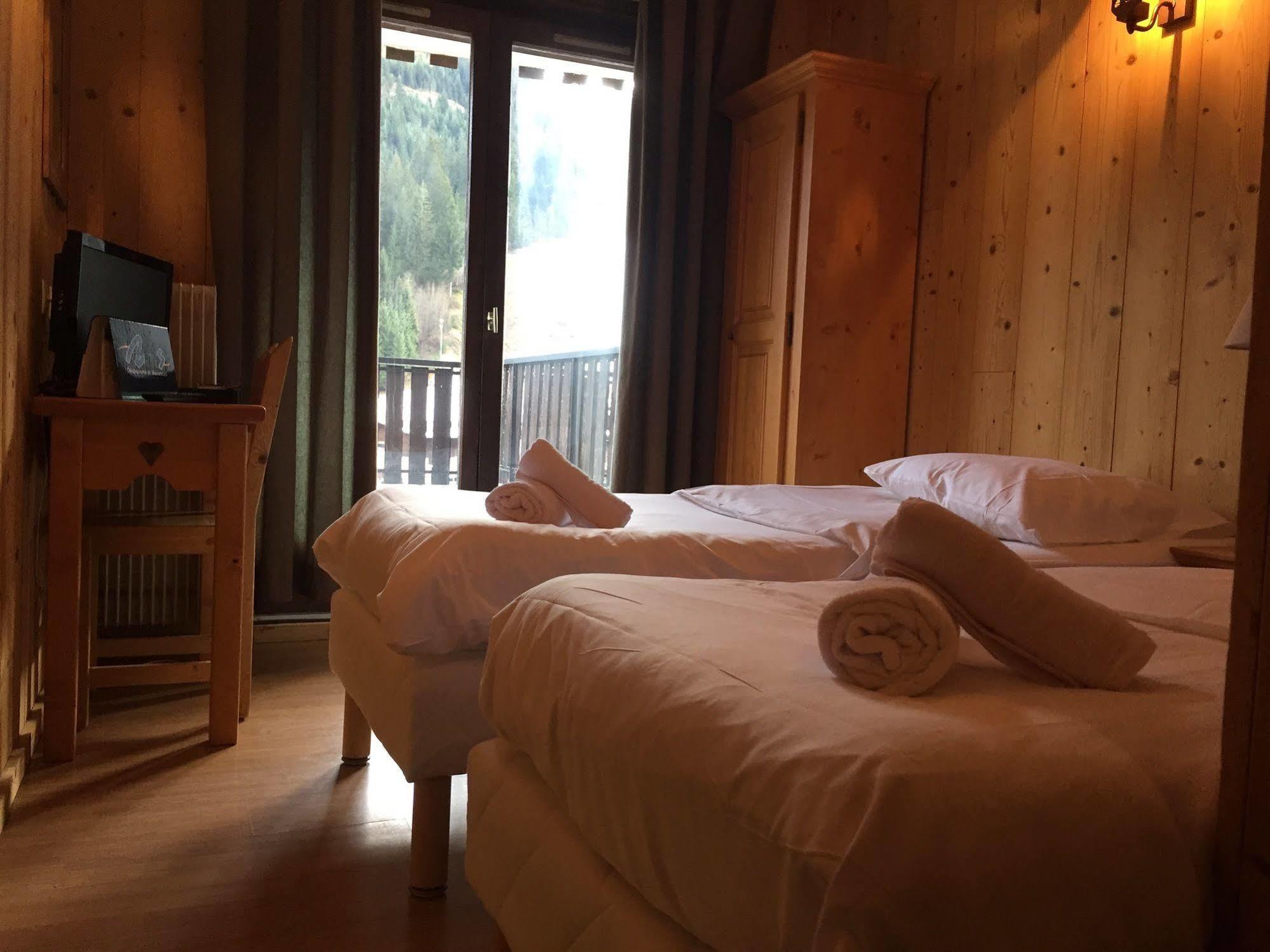 Hotel Les Combelles Châtel Eksteriør bilde